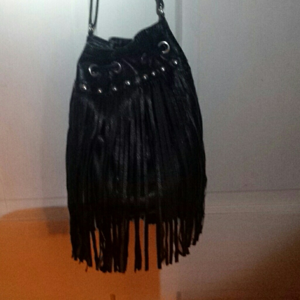Super cute bucket bag with fringe
